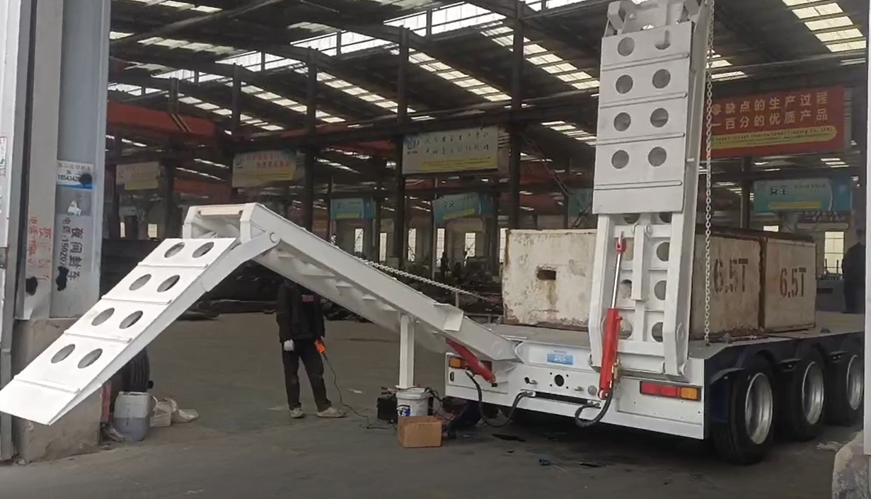 On April 18th, Anton Automobile carried out tail hydraulic climbing ladder debugging