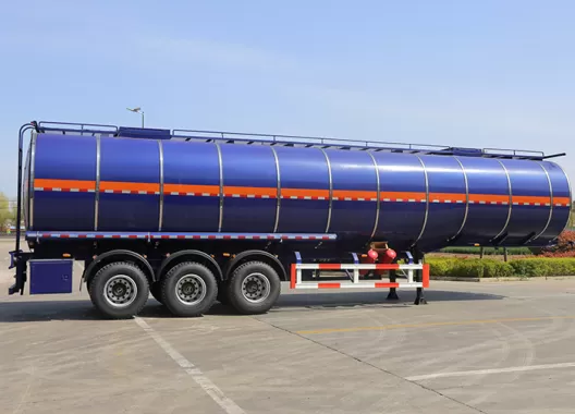 Three-axle fuel transport semi-trailer